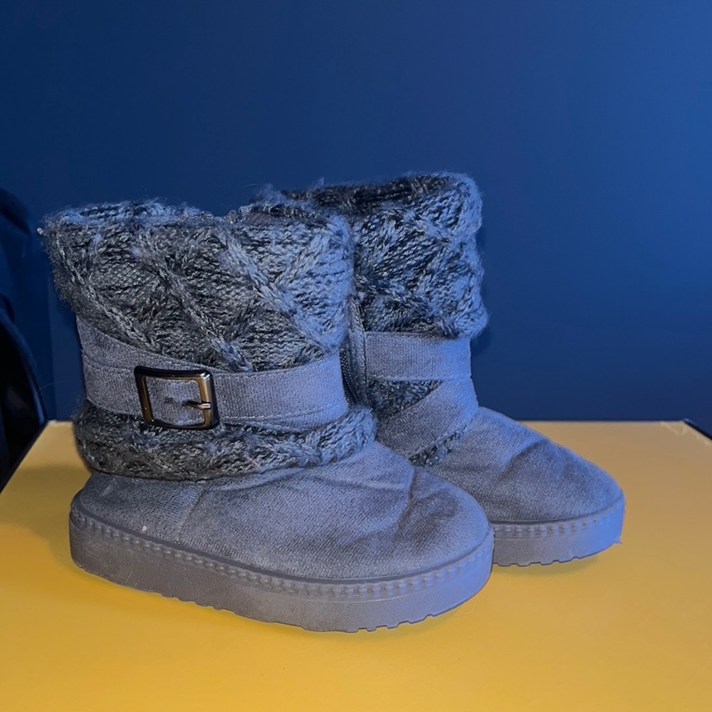 Girls boots